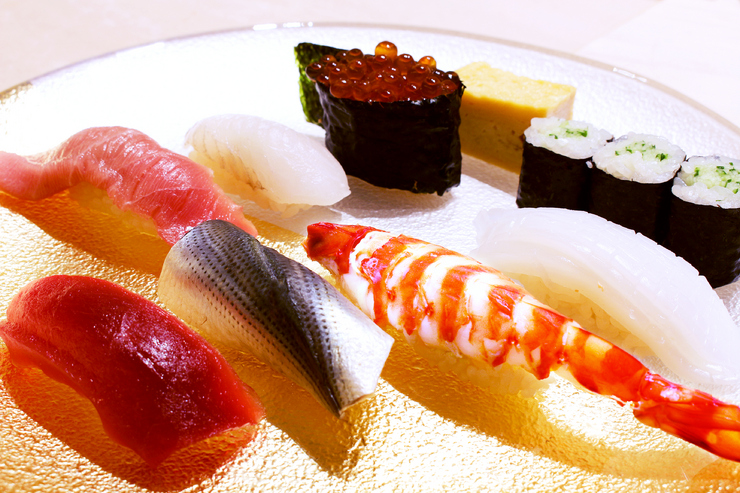 Lunchtime sushi selection: 7 pieces