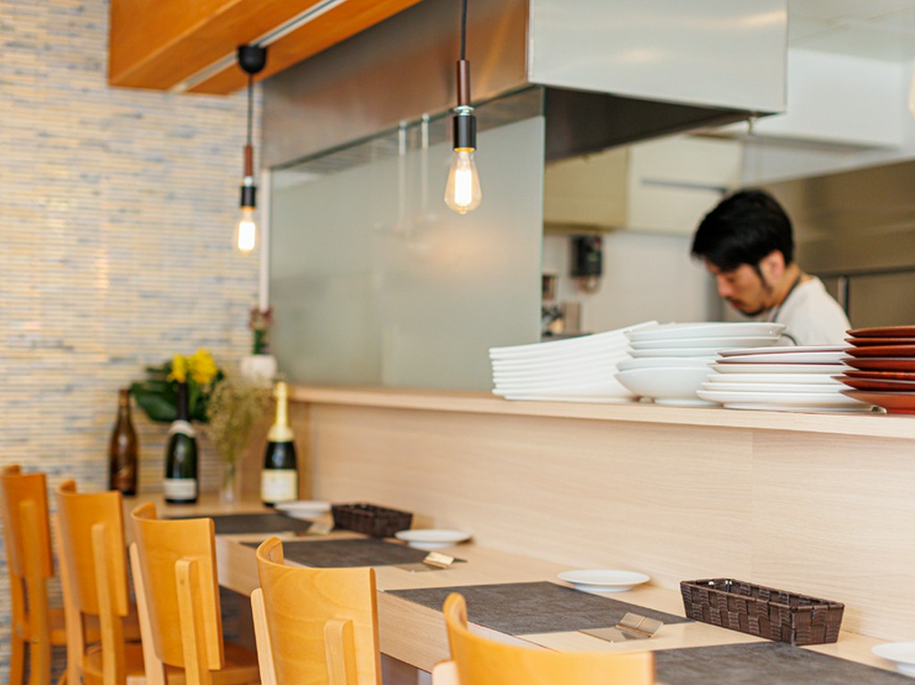 カウンターでの一人使い、二軒目需要にも応えるお店