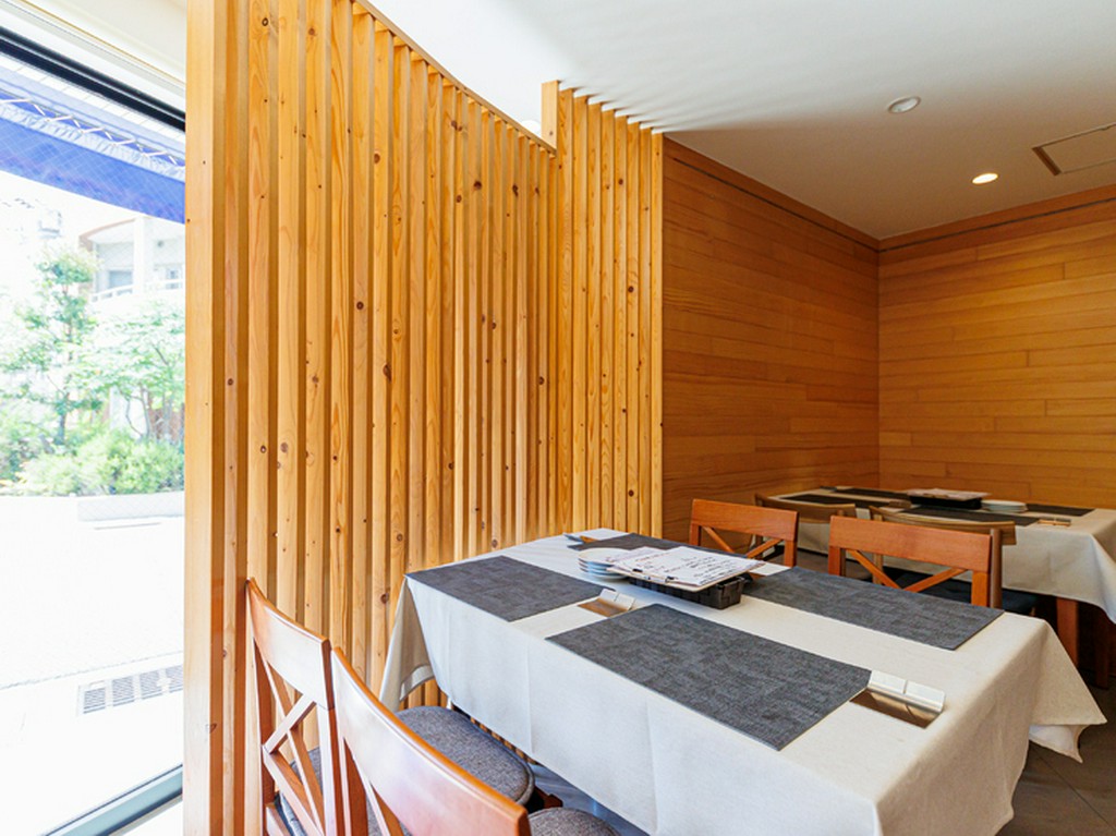 オシャレな空間＆華やかな料理で、女子会にも活躍