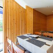 オシャレな空間と華やかなメニューで、女子会にも活躍してくれるお店。スパークリングワインでの乾杯もオススメです。5～6名でのグループ予約も対応可。グループ利用の際は事前に電話にて相談を。