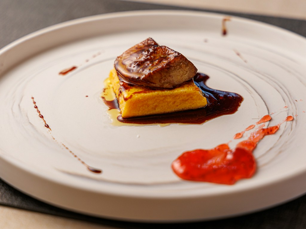 気取らずカジュアルにフレンチを楽しむ、大人のデートにも最適