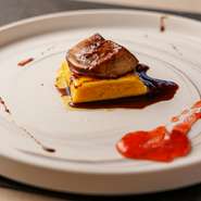 フレンチベースでありながらも、気取らずカジュアルに楽しめるお店の雰囲気も【Um azura】の見どころ。ちょっとだけ良い料理とワインを楽しみたい、大人な二人のデートにもオススメです。