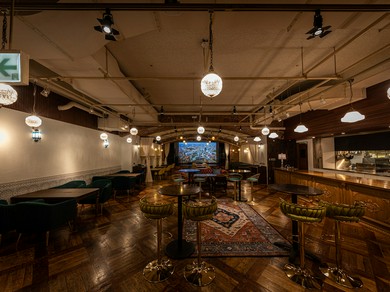 異国情緒溢れる大人の社交場。