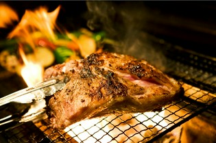バームクーヘンなどの小麦を中心にした飼料で育った絶品豚肉