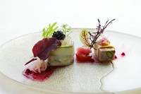 アミューズブーシュ
前菜
スープ
魚料理
肉料理(アップグレードメニュー有り)
デザート