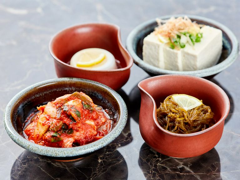 定番沖縄料理はもちろん、泡盛など沖縄のお酒も用意