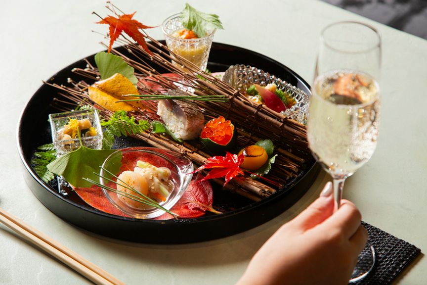 季節野菜、山里の幸、天草の魚介で彩る京料理をコースで披露