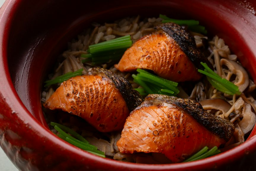 季節の土鍋ご飯が愉しめます