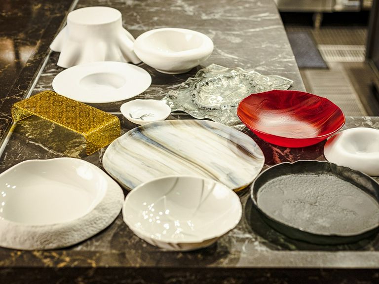 バルセロナに特注しているオリジナルのアーティスティック食器