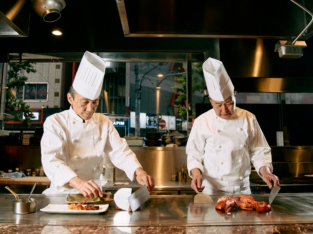 華麗な食のパフォーマンス。目の前で披露される“職人技”