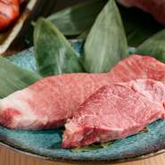 料理に使われるのは、「松阪牛」など、こだわりの厳選素材。「松阪牛」は、霜降りでありながら脂のしつこさがなく、繊維なきめ細かさが特徴です。贅沢な食材を更に吟味し調理しています。