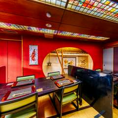 煌びやかな空間は少し大人の女子会にも最適