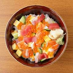 新鮮な海の幸をふんだんに盛り込んだ『ばらちらし』