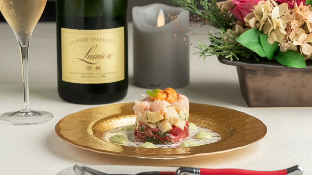 こだわりのグラスでいただく「サクラアワード」受賞ワイン