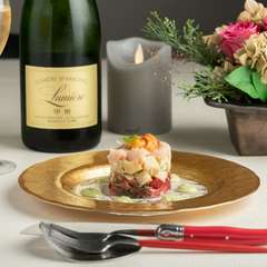 こだわりのグラスでいただく「サクラアワード」受賞ワイン