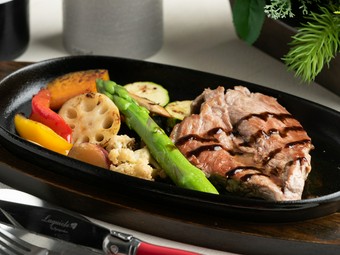 世代を問わず愛される『琉香豚ステーキ』