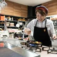 良質な食材を使った料理だけでなく、ニーズに合わせたテーブルコーディネイト、さらに追加料金でお祝いの花束・ケーキやサプライズ演出にも対応可。大切な人と過ごすかけがえのない時間を、温かく見守ってくれます。