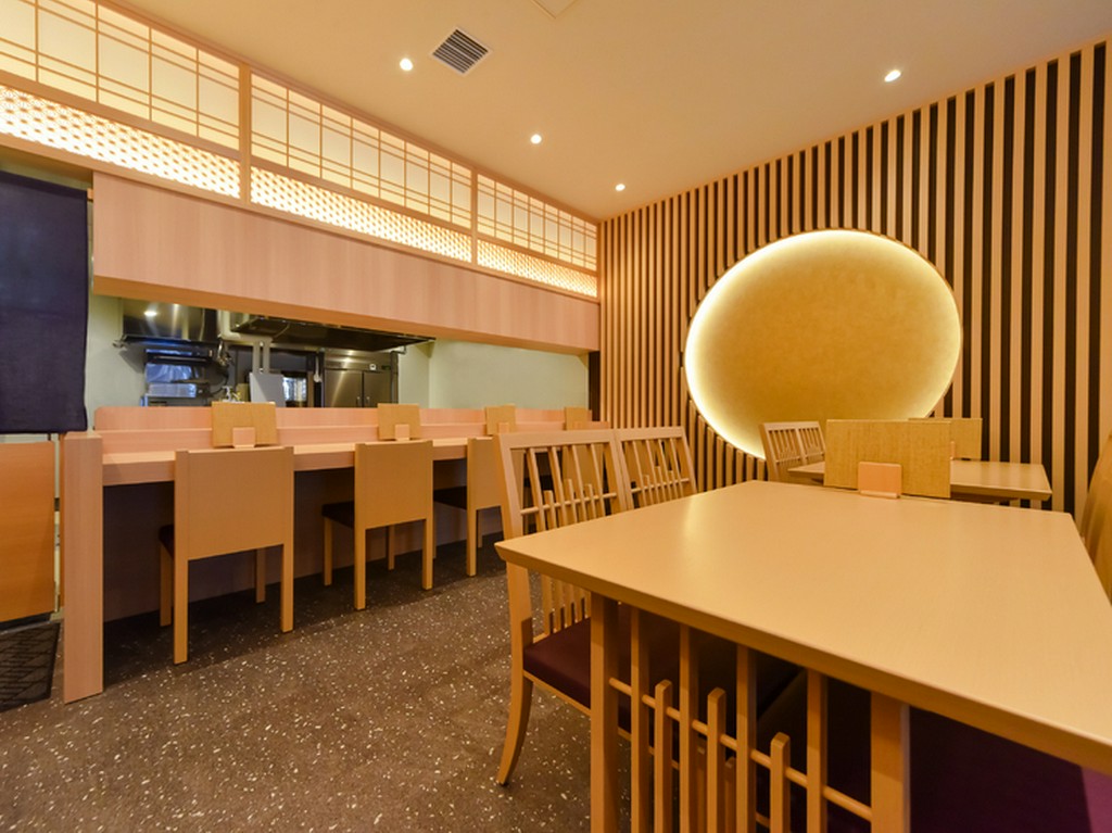 木のぬくもりあふれる和モダン空間でリラックスしたひと時を