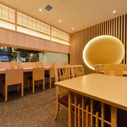 和の趣を感じる店内は、清潔感あふれる落ち着いた雰囲気。ランチを食べてから円山公園へお出かけしたり、会場の下見がてらお食事をしたり。記念日のディナーにはコースを予約して訪れるのがオススメです。