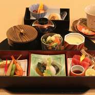 食後のコーヒーとデザートがセットになった女性の為のお得なセット♪