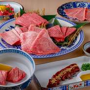 【焼肉　神田精肉店】のこだわりは、食材・カット・タレ・焼き方。使われるのは、九州産のA5ランク黒毛和牛です。肉にあったカットやタレ、おいしく仕上げる焼き方で、最高級の焼肉を提供しています。