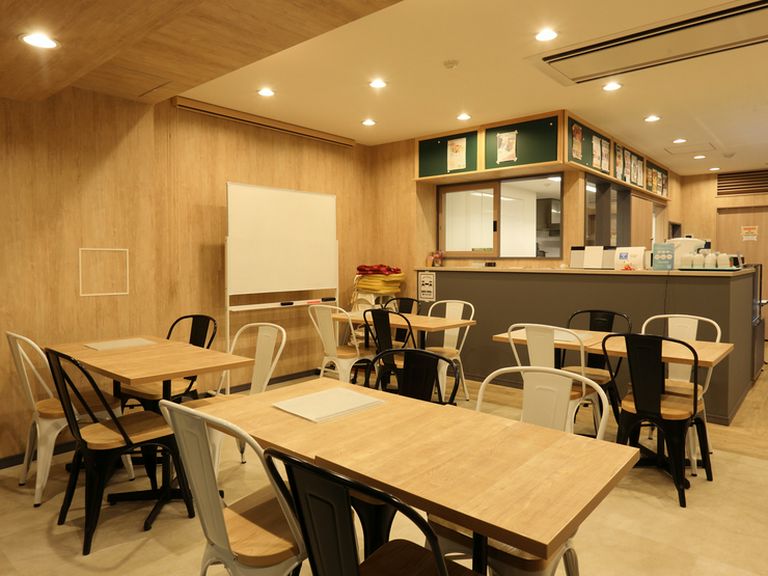 大人も子供も楽しめる料理が充実。第二のダイニング感覚で憩える