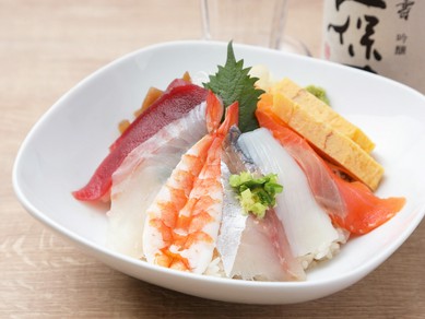 新潟の地酒と共に味わいたい！多彩なネタが集う『海鮮丼』