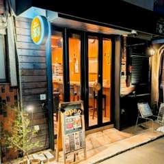 オレンジの「noconoco」と「泉龍」の看板が目印