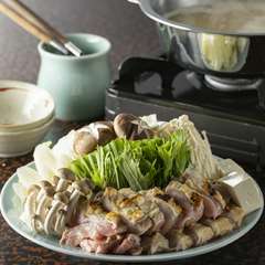 鶏やキノコ、野菜のおいしさがしみ出した『水炊き鍋　一人前』