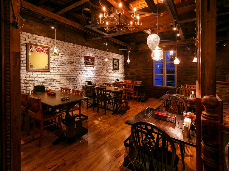 プロがこだわった欧風カレーに、落ち着いたインテリアがマッチ