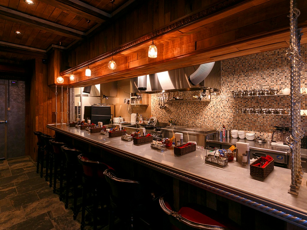 1人でもカウンターでしっとりと、本格欧風カレーに向き合える