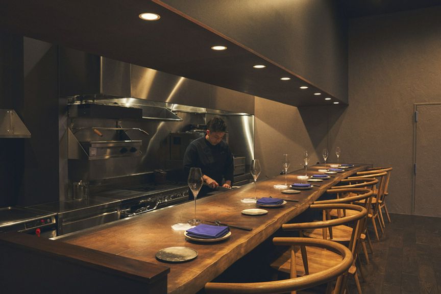 シェフとの近さが、さらなる寛ぎを生み出す