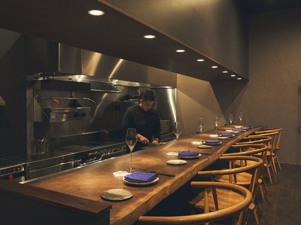 シェフとの近さが、さらなる寛ぎを生み出す