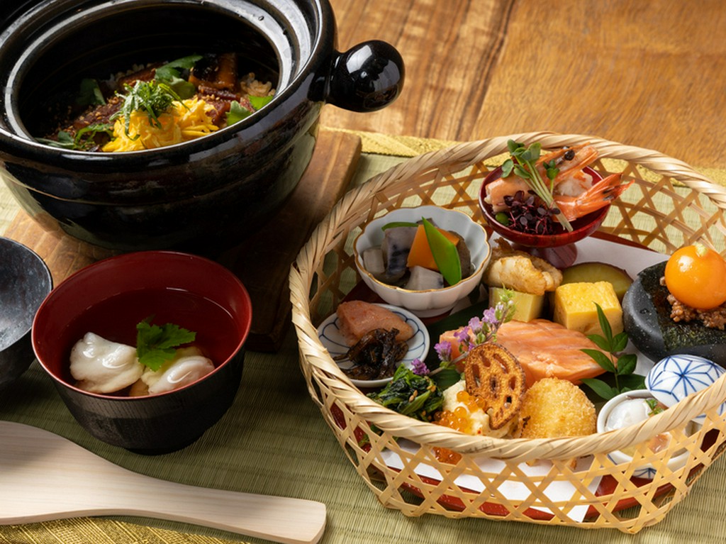 季節の彩りを豊かに味わう『12種の彩り花籠御膳』