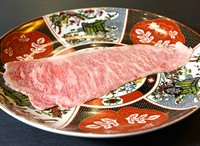 【1枚/卵付き】
坂元牛の上質サーロインを薄切り2.5ミリで大判カット!
サーロインの旨み、秘伝ダレ、こだわり卵、相性拔群です!
こちらの商品はスタッフが焼かせていただきます。