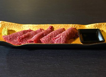 赤身牛刺し