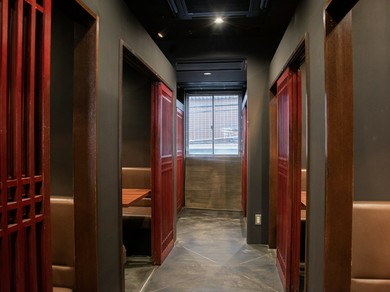 ビジネス・プライベート問わず利用可能。スタイリッシュな焼肉店