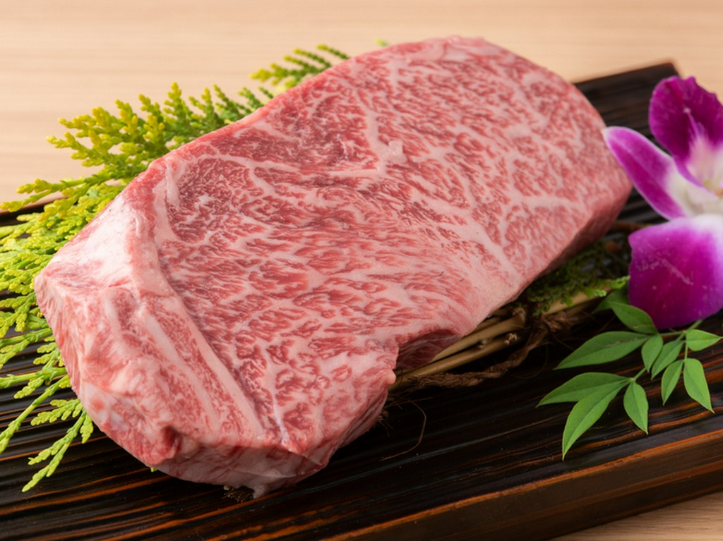 兵庫県で生産される神戸牛をはじめとした厳選牛を使用