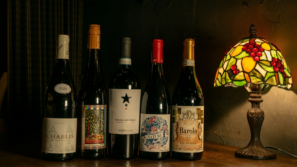 ワインや広島のお酒など多彩なドリンクをご用意しています。