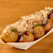 「ソース味」はもちろん、「ねぎだこ」「てりたま」「ちーず明太子」と、「トッピングたこ焼」も人気の味わい。また、ハイボール横丁の限定メニュー『ねぎ生姜醤』は、釜揚げしらすが乗ったとっても贅沢な逸品です。