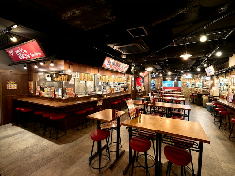 全体を見渡せるつくりの店内は、貸切の宴会にもオススメ