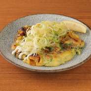 たっぷりねぎの香ばしさに、醤油・ごま油・マヨネーズがベストマッチ。ハイボールが進む粉もんの定番！