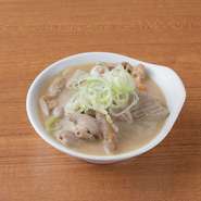 トロトロ鶏皮塩煮込み