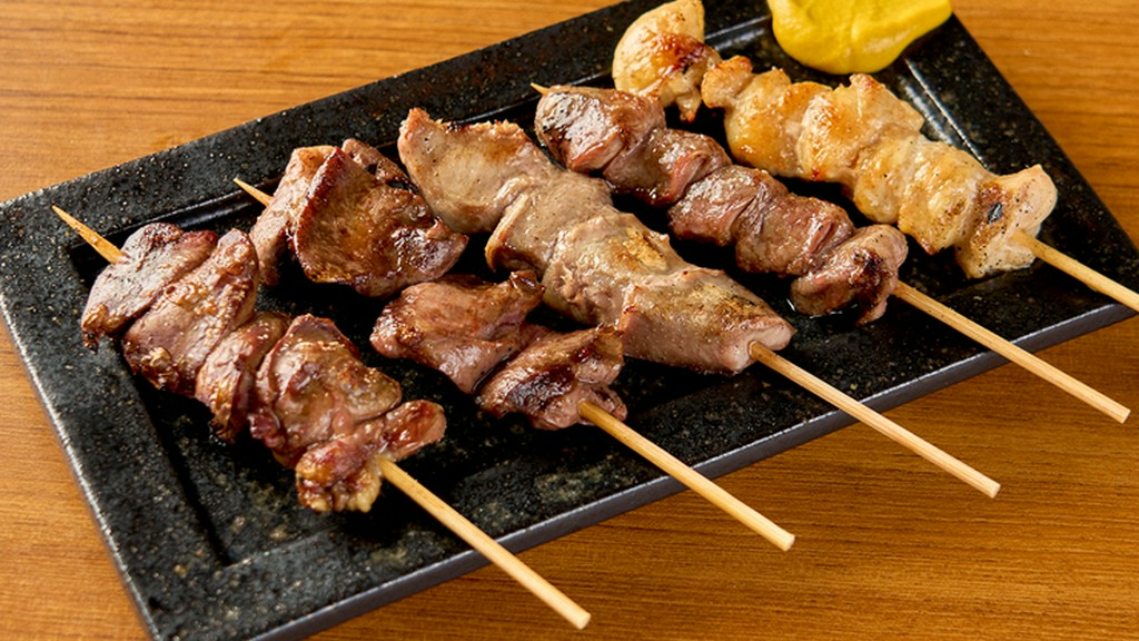 人気の串焼きをお得な盛り合わせで『串焼五本盛り』