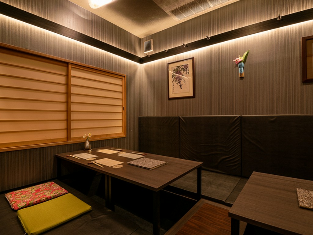特別な日や接待にオススメ。半個室タイプの掘りごたつ席