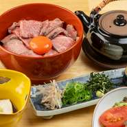 香川県産和牛のモモ肉を使ったお茶漬け。旨みの強さとあっさり程よい脂は赤身肉ならでは。ぜひ一度賞味いただきたい、ちょっと贅沢なお茶漬けです。