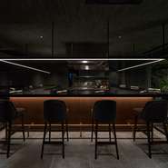 ライブ感溢れるカウンター席