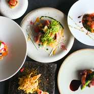 鎌倉をはじめ、地元・神奈川県産の旬の食材や鮮魚にこだわり、鉄板で丁寧に焼き上げるシェフおすすめの6品コースです。
鎌倉の恵みをふんだんに使用した四季折々の味わいをご堪能ください。