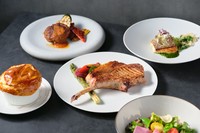 鎌倉をはじめ、地元・神奈川県産の旬の食材や鮮魚 にこだわり、鉄板で丁寧に焼き上げます。
季節の味わいを活かしたアラカルトメニューをご用意しておりますので、お好みに合わせてお選びください。