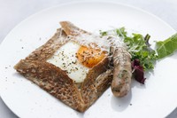 シェフ自慢のオリジナルガレットは、神奈川県産しらす、鎌倉ソーセージ、鎌倉野菜からお好みのトッピングをお選びいただけます。
鎌倉の味わいを楽しむ贅沢なブランチタイムをお過ごしください。